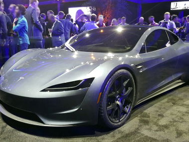 Er vliegt een Tesla in de lucht! #hugovanhetheelal #3FM #tesla #falconheavy