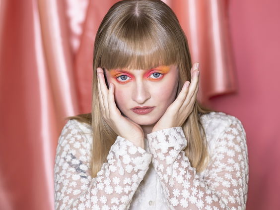 Woven van L'Asset gaat over het 'ontvlechten' van een oude relatie