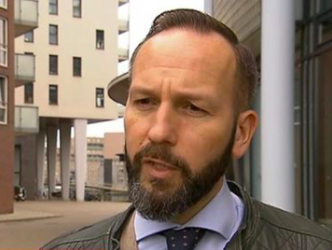 Frank en Eva bellen met Gerard Spierenburg over het prijsverschil tussen verzorgingsproducten voor vrouwe ...