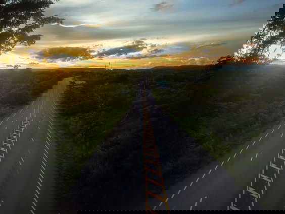 Chris Zegers geeft vakantiegevoel in nieuwe podcast: 'De koffer in met 3 op Reis'