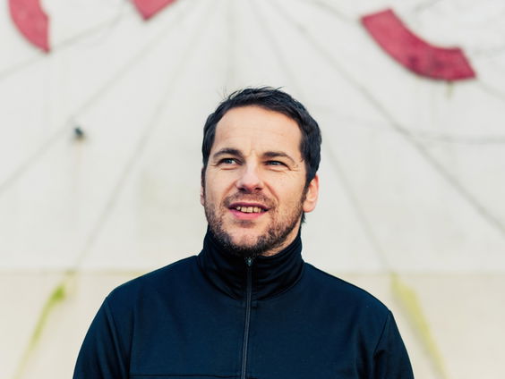 DJ St. Paul legt uit hoe jij de perfecte pop quiz maakt voor je vrienden