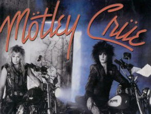 What Keeps You On Track: Mötley Crüe sleept Babet door elke vakantieramp heen