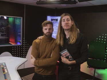 Tim Hofman vertelt openhartig over relatiestruggles in nieuwe dichtbundel