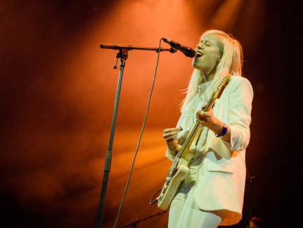 Record Store Day: Amber Arcades stond zelf ooit in een platenzaak achter de kassa!