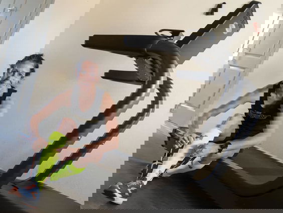 Sabine liep een wereldrecord marathon op de loopband!