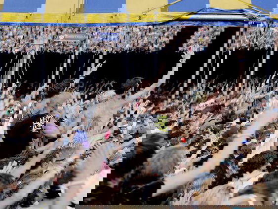 Unieke festivalervaring: Jesler op het podium bij Vampire Weekend