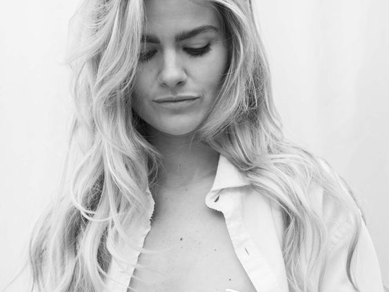 Calm Your Tits: Pas op voor siliconen borsten!