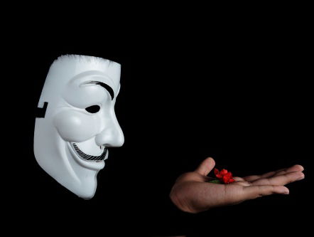 AFSCHUWELIJK GEZICHTSMASKER UITTESTEN!