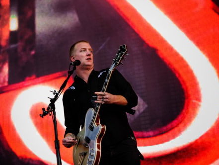 QOTSA special: Eva heeft gedrumd (en ge-Mens-Erger-Je-Niet) met Queens of The Stone Age