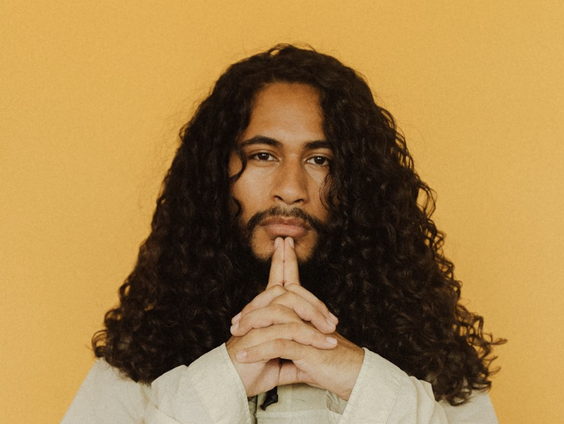 Verhalenverteller JAEL schrijft fictieve breakupsongs