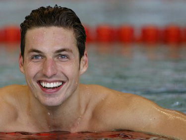 Pieter van den Hoogenband gaat Frank zwemles geven