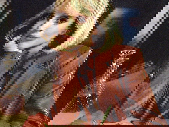 Slow Sunday: Spinvis, Fugees, St. Vincent