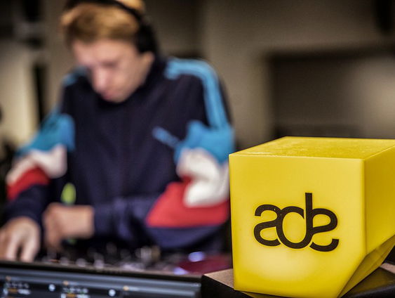 Je kunt gratis naar Amsterdam Dance Event... online!
