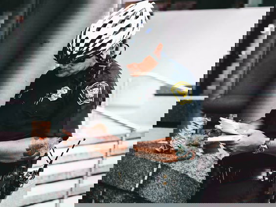 Strafrechtadvocaat Frederieke Dölle staat jongens bij die hun coronaboete aanvechten