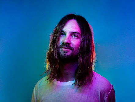 Pim zorgt ervoor dat zijn favoriete van Tame Impala 7 minuten lang te horen is!