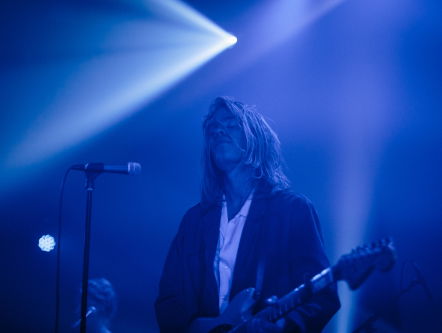 Van Common hoopt met zijn nieuwe single comfort en troost te bieden