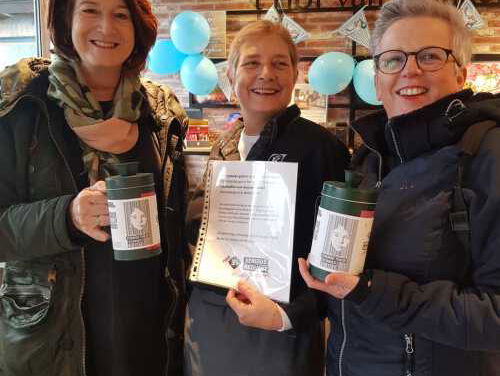 Inge loopt met drie wandelvriendinnen mee met de Lifeline