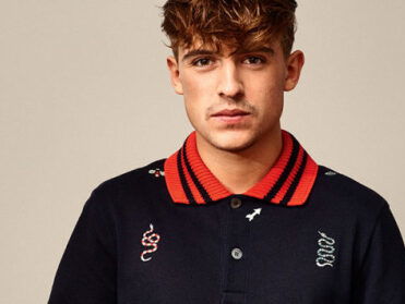 SOPHIE DRONK CHAMPAGNE MET LIL KLEINE IN HAAR PYJAMA