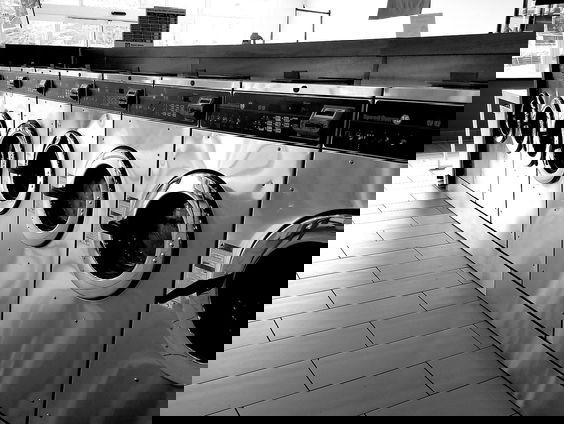 Joep hoort zijn wasmachine in Cold Shoulder van Adele