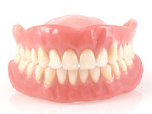 Medewerker van de Dag Patrick zet tanden weer effe netjes op een rij