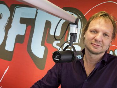 Het Radiomuseum: Rob Stenders wil bingonummer maar krijgt Chinees gerecht