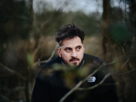 Song19: Hef inspireert Zwangere Guy om te schrijven