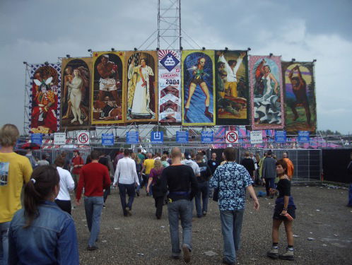 Thom heeft z'n stem KAPOT geschreeuwd op Lowlands. En dat is HILARISCH! #3FM #LL18