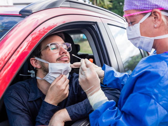 Kun je met een handjevol sneltesten toch nog een veilig feestje bouwen?