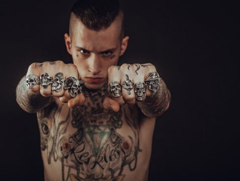 Ben je nou niet echt te spreken over je uiterlijk? Neem een tattoo op je gezicht