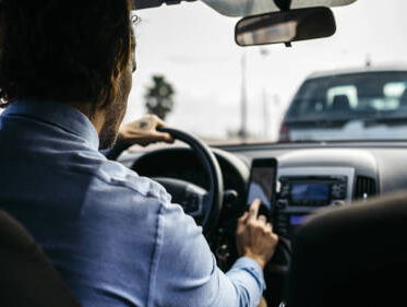 Waarom zijn autoverzekeringen, vooral voor jongeren, weer duurder geworden?