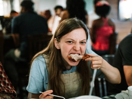 Renee paste haar ochtendroutine aan om elke ochtend naar Jade Bird te luisteren!