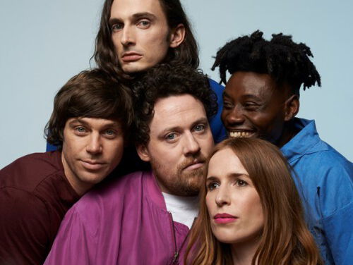 Metronomy: 'Ik hoop dat ons nieuwe liedje op bruiloften wordt gedraaid!'