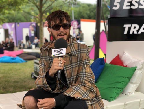 Oscar And The Wolf: "Met deze artiest transporteer ik naar 'n futuristic fairy world!" #5EssentialTracks