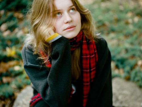 Girl in Red will niemand tot last zijn