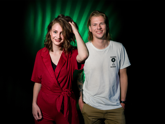 Sophie is op zoek naar Luc in het Blue Collar Hotel #LaatJeZoeken