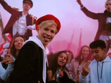 Youtuber Kalvijn maakt zijn debuut in de Mega Top 50!