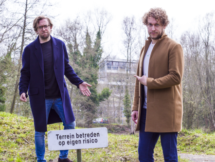 Mark+Rámon houden lachbattle tijdens gesprek met bazen