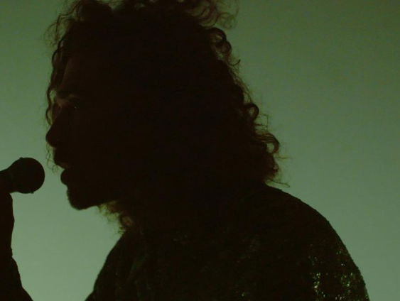 Reazun gaat in zijn nieuwe single Essentiel terug naar het Frans