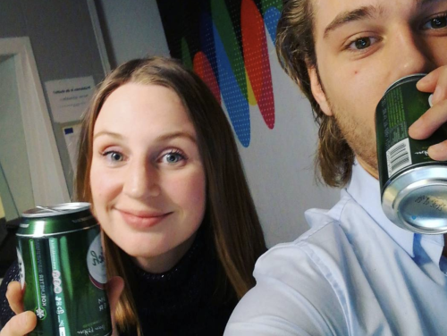 DE UITZENDING OMTOVEREN TOT KARAOKE BAR!