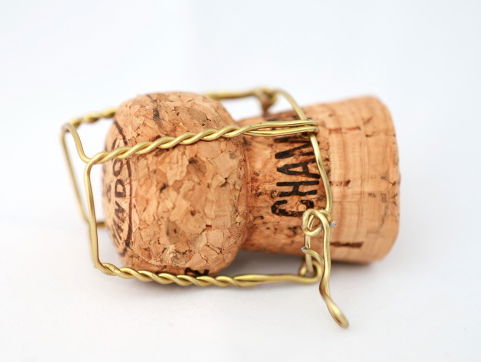 Wie Kent Iemand... met een berg kurken?