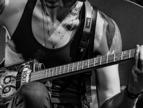 Van een terras in Parijs naar de studio in Hilversum