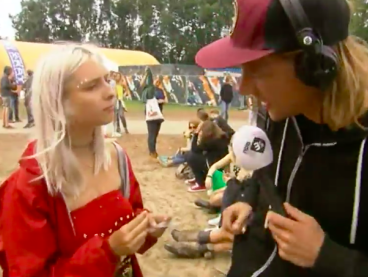 Sander wordt versierd door een prachtige bosnimf