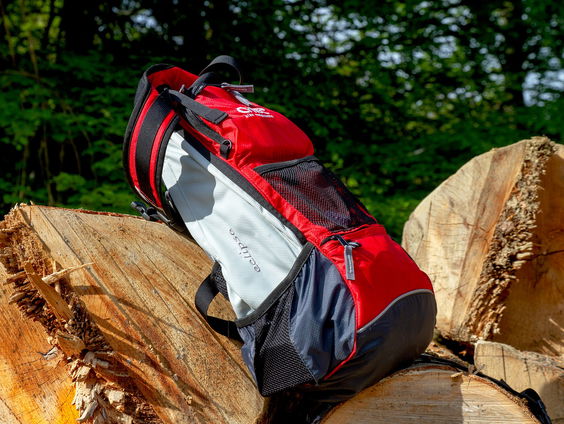 Help Job zijn rugzak met voetbalplaatjes terug te krijgen!