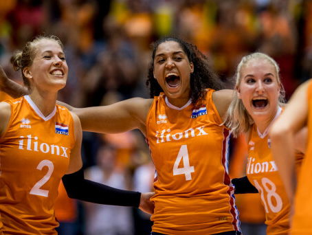 Celeste Plak staat met de volleybaldames in de halve finale op het WK