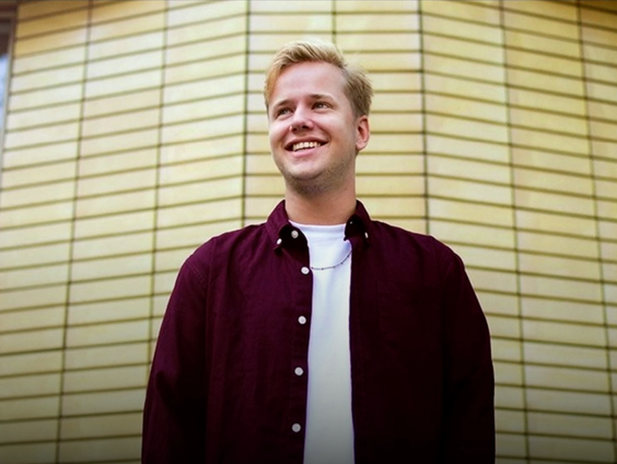 Geëmotioneerde Luuk van Dijk mocht op de opening van club Basis draaien