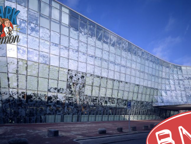 Wie hangt er aan de lijn: is het gemeentehuis van Brian een vissenkom?