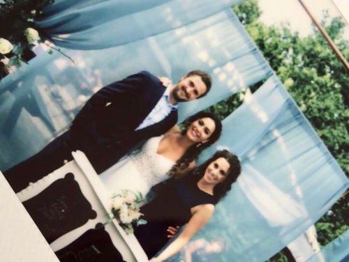 Is er een oplossing voor Sarah en haar vergeten bruiloftsjurk?