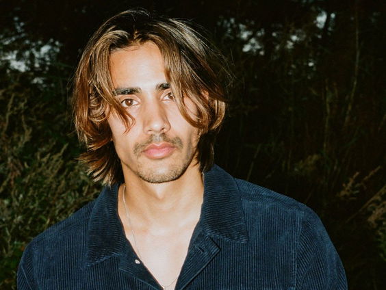 De toonladder: Nambyar met 'Friends Online'