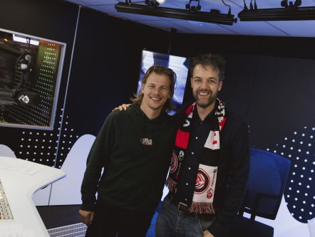 In de studio: Olaf Koens schreef een boek over bijzondere dierenverhalen in conflictgebieden