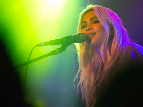 Hayley Kiyoko is de Lesbian Jesus!